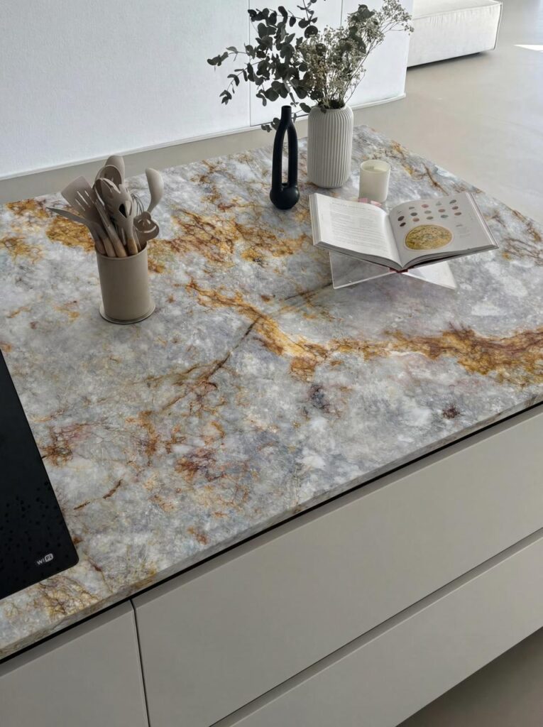 CRYSTAL LAKE QUARTZITE